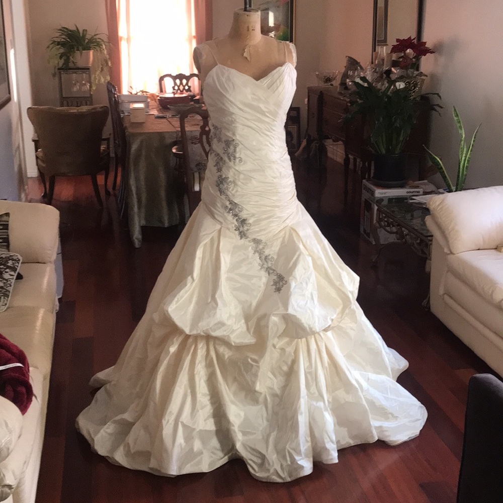 Ines di Santo wedding dress